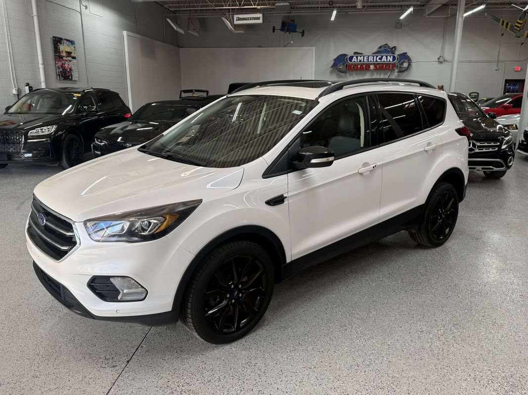 Used 2019 Ford Escape Titanium AWD/4WD image 2