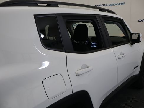 Used 2020 Jeep Renegade Altitude AWD/4WD image 7