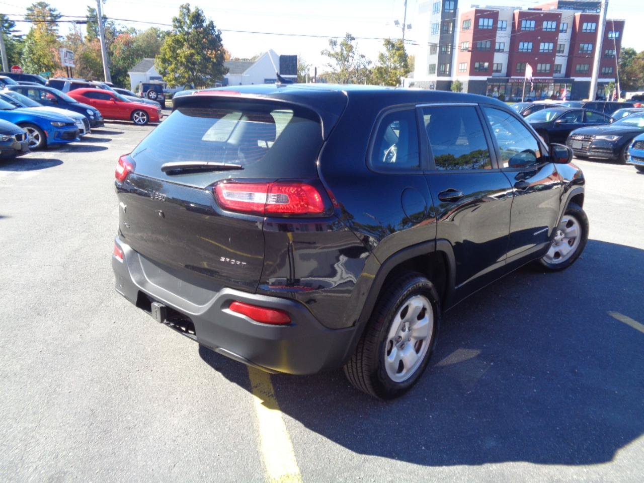 Used 2015 Jeep Cherokee Sport FWD image 4