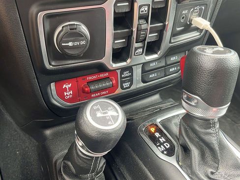 Used 2024 Jeep Wrangler Unlimited Rubicon 4xe AWD/4WD image 8