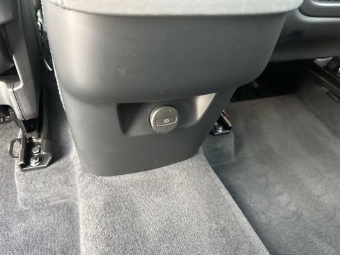 Certified 2025 Volvo XC90 B6 Plus image 16