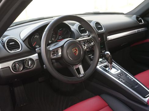 Used 2024 Porsche 718 Cayman RWD image 2