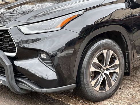 Certified 2021 Toyota Highlander XLE image 10