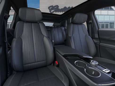 New 2025 Cadillac Lyriq Luxury image 16
