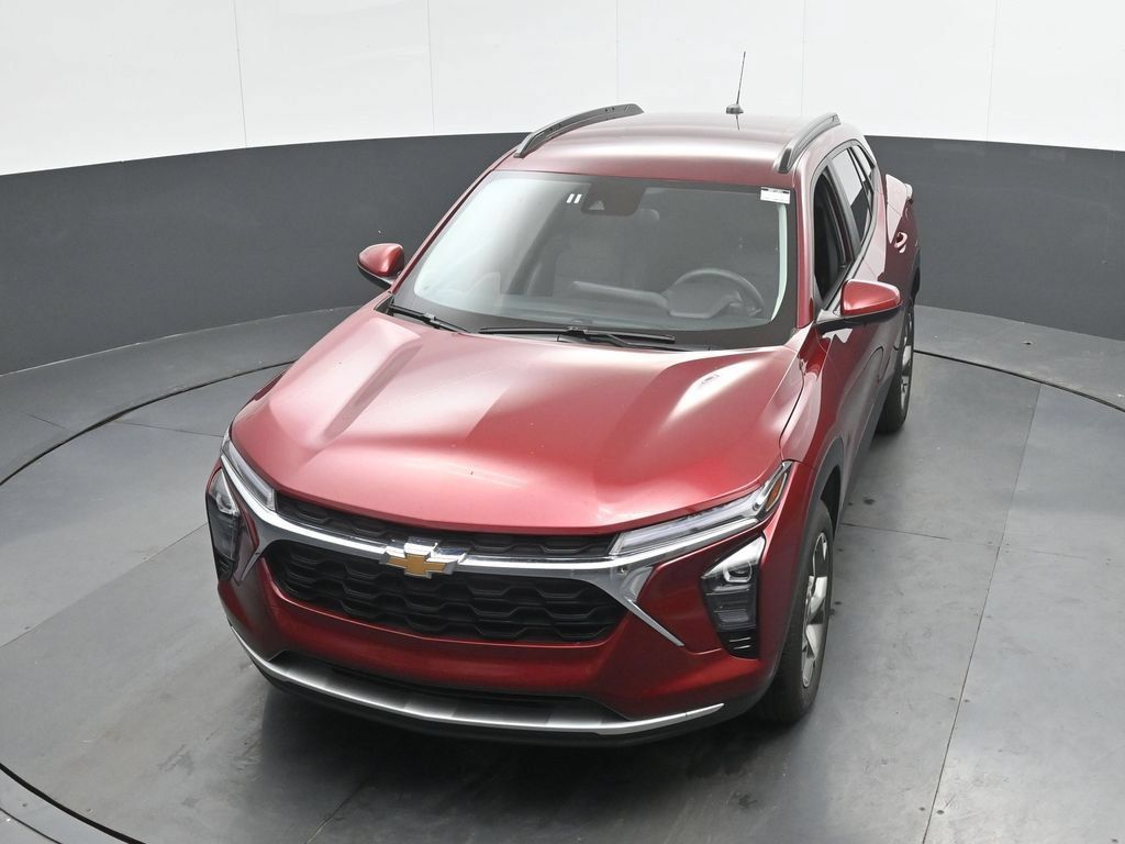 Used 2025 Chevrolet Trax LT FWD image 33