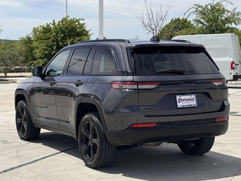 Used 2023 Jeep Grand Cherokee Altitude image 4