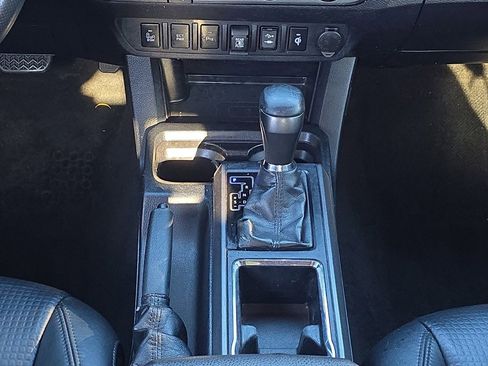 Used 2019 Toyota Tacoma TRD Sport image 22