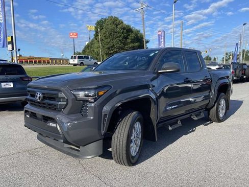 Used 2024 Toyota Tacoma SR5 AWD/4WD image 7