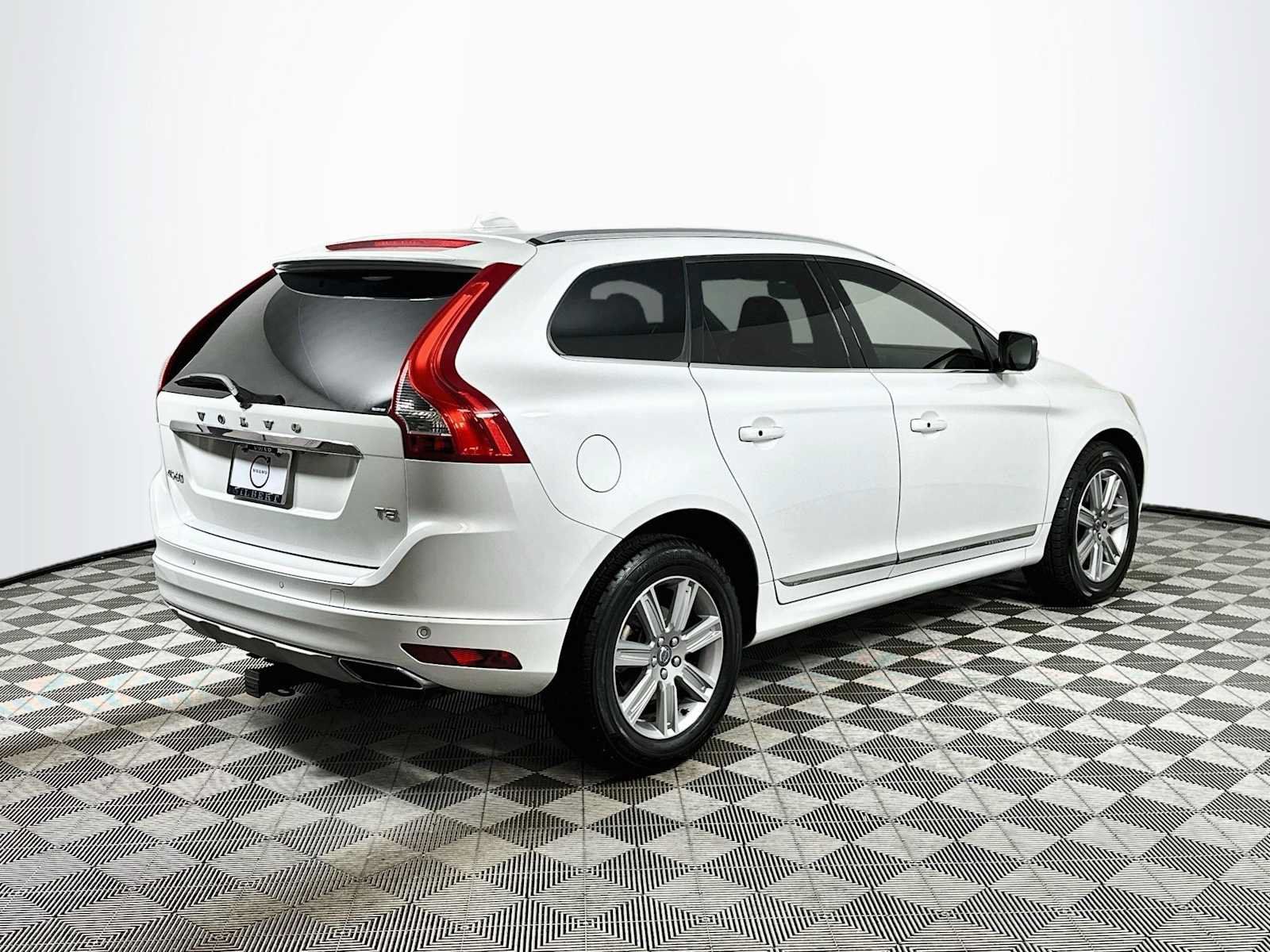 Used 2017 Volvo XC60 T5 Inscription w/ Preferred Option Package FWD image 7