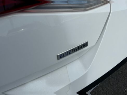 Used 2024 Hyundai Elantra Blue FWD image 23