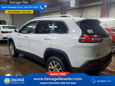 Used 2018 Jeep Cherokee Latitude Plus w/ Comfort/Convenience Group AWD/4WD image 3