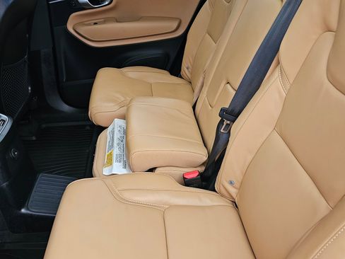 Certified 2024 Volvo XC90 T8 Ultimate w/ Protection Package Premier image 20