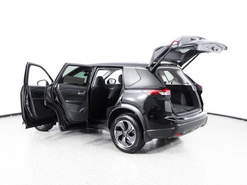 Used 2026 Nissan Rogue SV AWD/4WD image 12