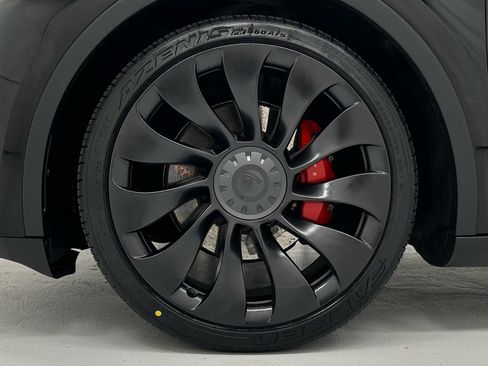 Used 2022 Tesla Model Y Performance image 9