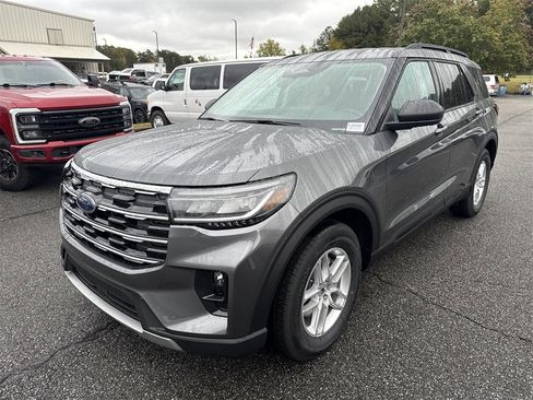 New 2026 Ford Explorer Active w/ Active Comfort Package image 3