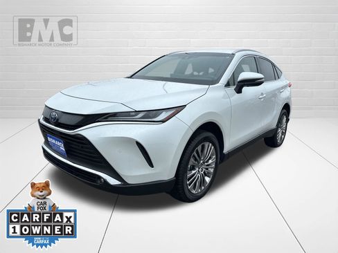 Used 2023 Toyota Venza XLE AWD/4WD image 1