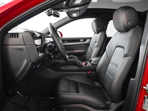 Certified 2025 Porsche Cayenne Coupe image 5