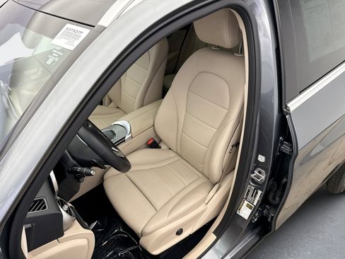 Used 2021 Mercedes-Benz GLC 300 4MATIC image 11