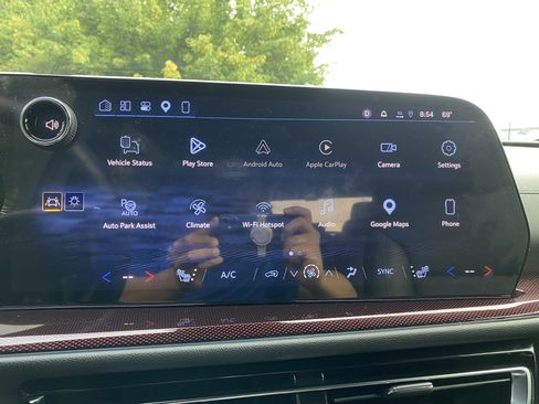 Used 2025 Chevrolet Traverse Z71 w/ Enhanced Driving Package AWD/4WD image 24