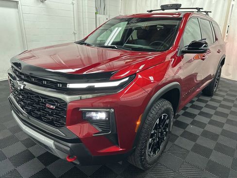 Used 2025 Chevrolet Traverse Z71 image 4