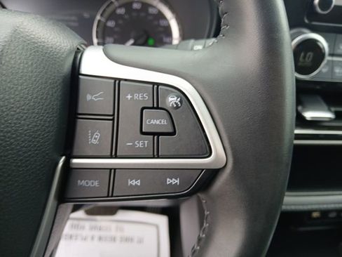 Used 2024 Toyota Highlander LE image 19
