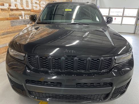 New 2025 Jeep Grand Cherokee L Altitude image 9