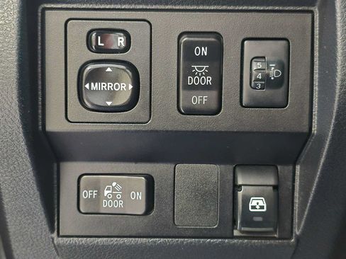 Used 2017 Toyota Tundra SR5 w/ TRD Off Road Package AWD/4WD image 17