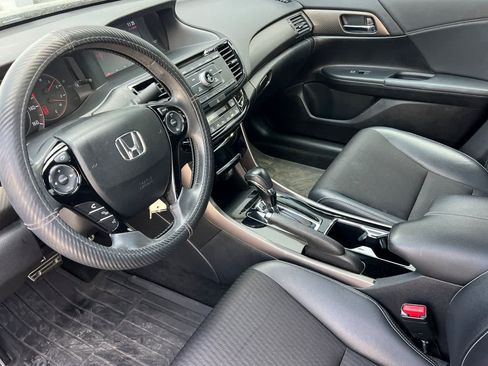 Used 2017 Honda Accord Sport image 14