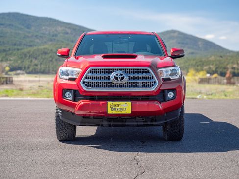 Used 2017 Toyota Tacoma TRD Sport image 2
