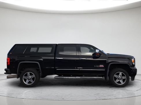Used 2016 GMC Sierra 2500 SLT w/ All-Terrain HD Package AWD/4WD image 4