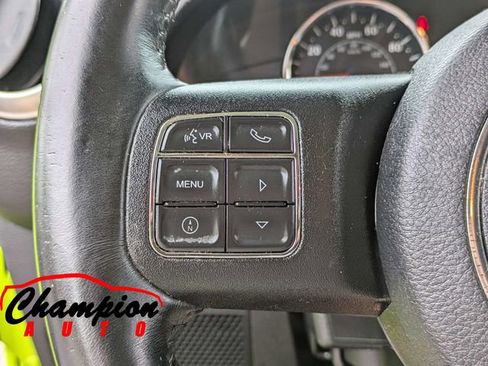 Used 2017 Jeep Wrangler Unlimited Sahara w/ Connectivity Group AWD/4WD image 26