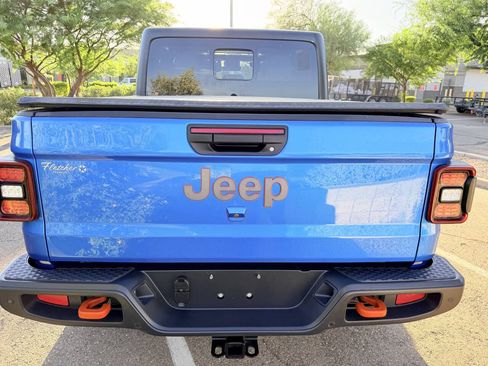 Used 2021 Jeep Gladiator Mojave AWD/4WD image 6