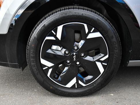 Used 2024 Kia Niro Wind FWD image 12