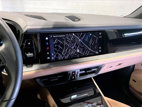 Certified 2025 Porsche Cayenne image 10