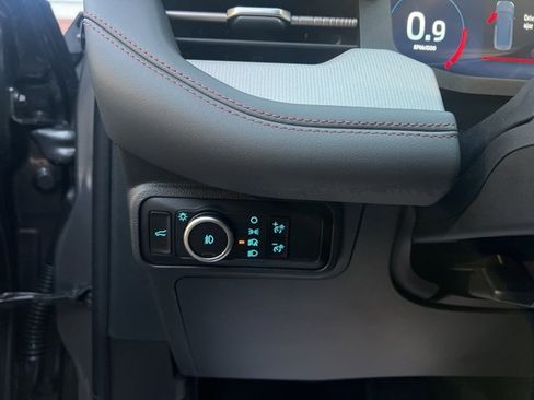 Used 2025 Ford Explorer Active w/ Active Comfort Package image 24