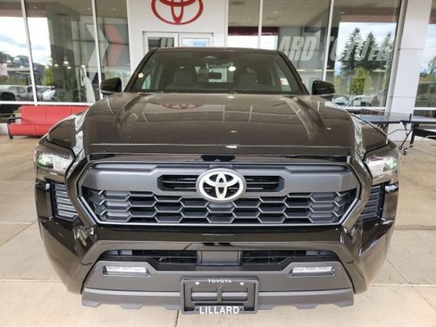 Certified 2025 Toyota Tacoma TRD Off-Road AWD/4WD image 5