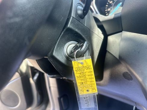 Used 2018 Ford Escape SEL w/ Ford Safe & Smart Package AWD/4WD image 19