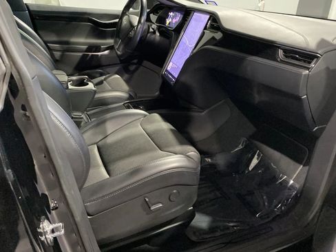 Used 2018 Tesla Model X 75D image 6
