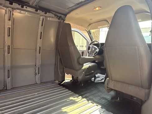 Used 2018 Chevrolet Express 3500 Extended w/ Driver Convenience Package RWD image 22