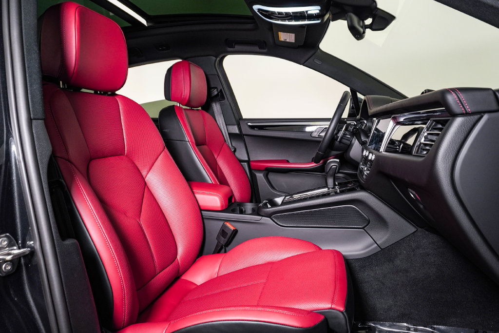 Certified 2026 Porsche Macan AWD/4WD image 15