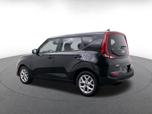 Used 2025 Kia Soul LX w/ LX Technology Package FWD image 7
