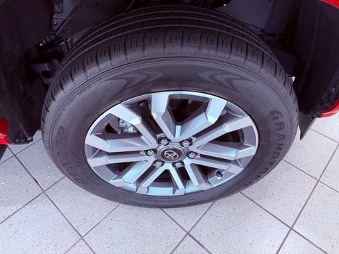 Used 2025 Toyota 4Runner Limited AWD/4WD image 19