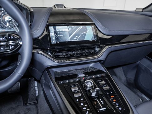 Used 2025 Aston Martin DBX 707 image 26