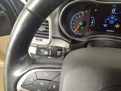 Used 2019 Jeep Grand Cherokee Limited w/ Luxury Group II AWD/4WD image 19