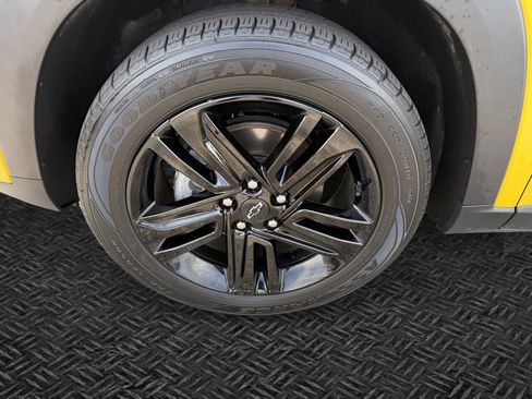 Used 2024 Chevrolet Trax ACTIV w/ Sunroof Package FWD image 11