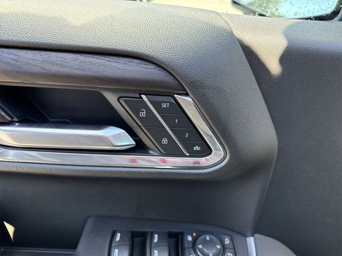 Used 2025 GMC Sierra 1500 SLT image 16