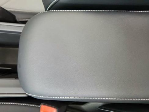 Used 2025 Volkswagen Tiguan SE R-Line image 49