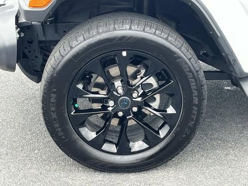 Certified 2025 Jeep Wrangler Unlimited Sahara AWD/4WD image 11