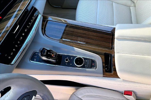 Used 2024 Cadillac Escalade Sport Platinum w/ LPO, ONYX Package AWD/4WD image 18