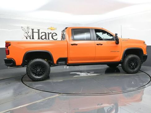 Used 2025 Chevrolet Silverado 2500 ZR2 w/ Technology Package AWD/4WD image 15